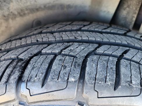 Used 2013 Ford Explorer XLT image 33