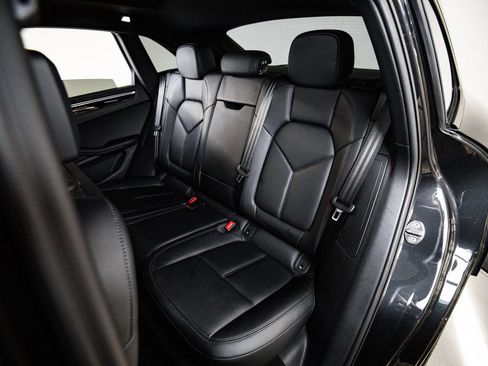 Certified 2023 Porsche Macan AWD/4WD image 24
