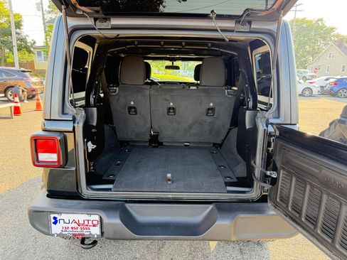 Used 2021 Jeep Wrangler Unlimited Sport AWD/4WD image 35