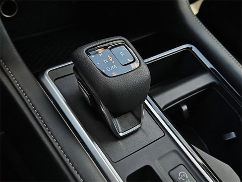 Used 2025 Nissan Pathfinder SV image 24