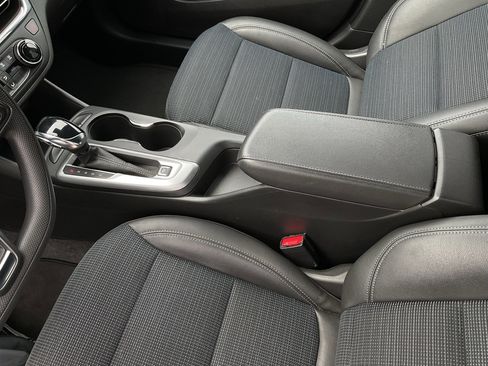 Used 2025 Buick Envista Preferred image 36