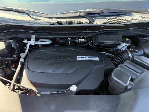 Used 2019 Honda Pilot Touring image 9