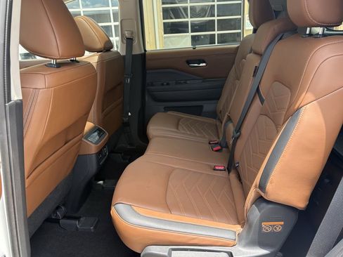 Used 2023 Nissan Pathfinder Platinum w/ Cargo Package FWD image 26