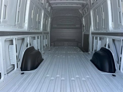 Used 2024 Mercedes-Benz Sprinter 2500 image 15