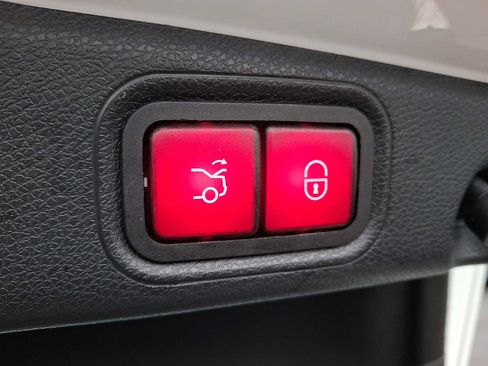 Used 2019 Mercedes-Benz E 300 4MATIC image 27