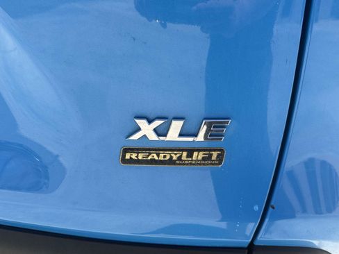 Used 2019 Toyota RAV4 XLE w/ Carpet Mat Package FWD image 9