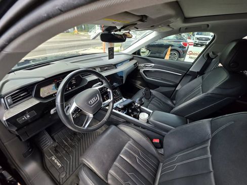 Used 2021 Audi e-tron Prestige w/ Prestige Package AWD/4WD image 10