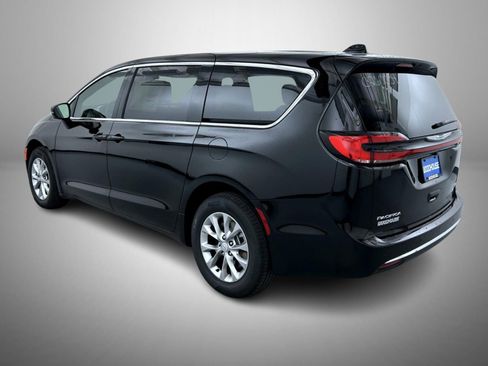 New 2026 Chrysler Pacifica Select image 7