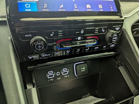 New 2025 Jeep Grand Cherokee L Limited w/ Black Appearance Package image 26