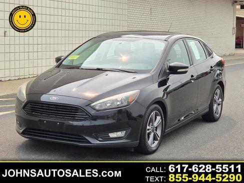 Used 2017 Ford Focus SE FWD image 1
