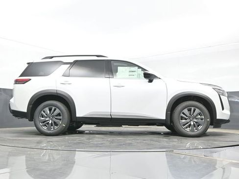 New 2026 Nissan Pathfinder SV w/ SV Premium Package FWD image 25