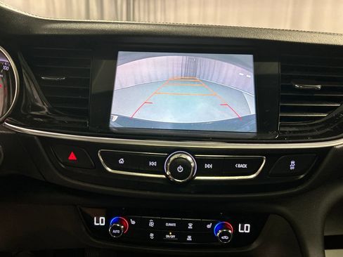 Used 2018 Buick Regal Essence w/ Driver Confidence Package #1 AWD/4WD image 18