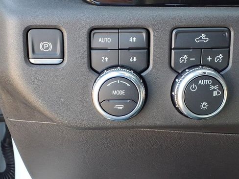 Used 2024 GMC Sierra 1500 SLE image 11