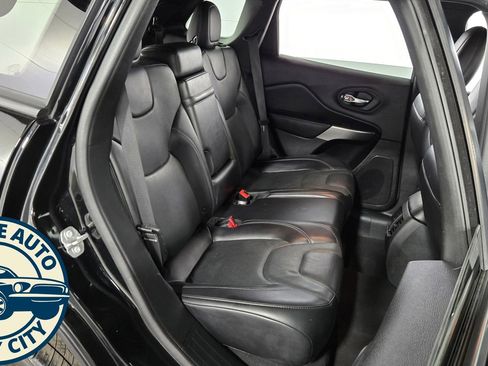Used 2019 Jeep Cherokee Limited AWD/4WD image 33