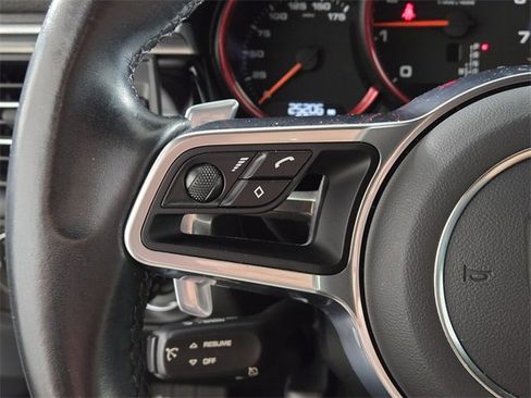 Used 2021 Porsche Macan image 32