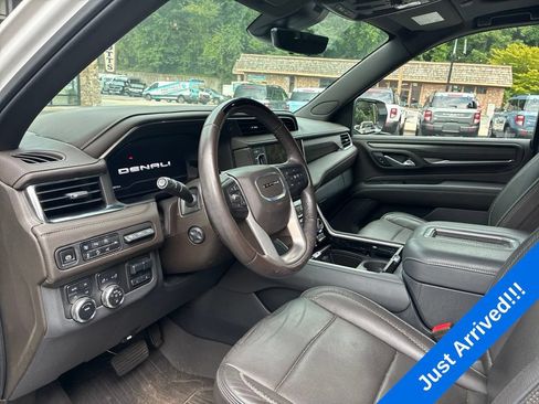 Used 2024 GMC Yukon Denali w/ Advanced Technology Package AWD/4WD image 6