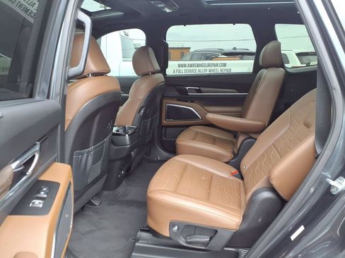 Used 2022 Kia Telluride SX w/ SX Prestige Package AWD/4WD image 19