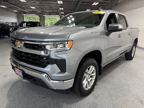 Used 2024 Chevrolet Silverado 1500 LT AWD/4WD image 3