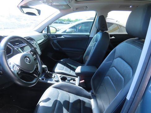 Used 2019 Volkswagen Tiguan SEL Premium image 10