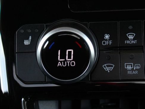 Used 2025 Toyota Highlander XLE AWD/4WD image 37