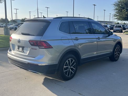 Used 2021 Volkswagen Tiguan SE FWD image 8