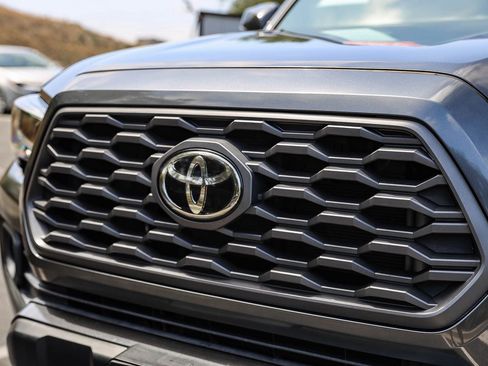 Certified 2021 Toyota Tacoma TRD Off-Road w/ Technology Package AWD/4WD image 11