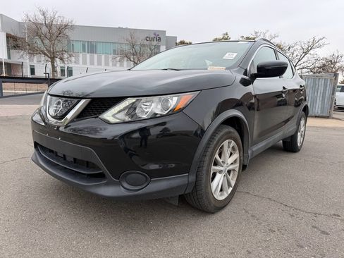 Used 2018 Nissan Rogue Sport SV image 1