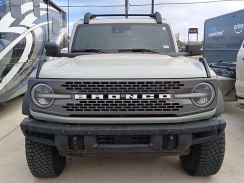Used 2024 Ford Bronco Badlands image 3