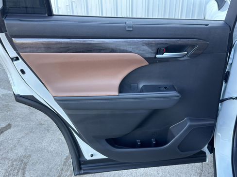 Used 2025 Toyota Highlander Limited image 47