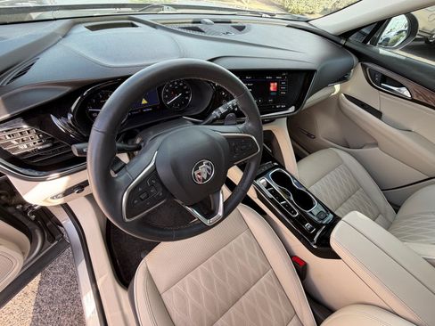 Used 2022 Buick Envision Avenir w/ Technology Package II FWD image 17