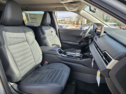 New 2026 Mitsubishi Outlander FWD image 12