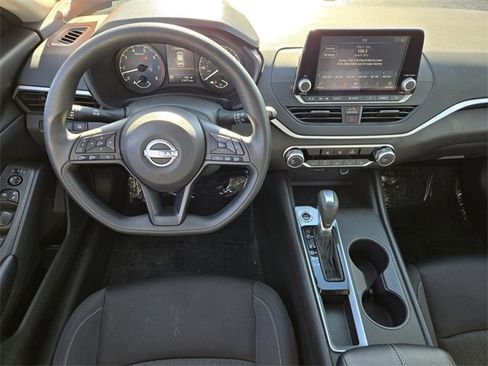 Used 2025 Nissan Altima 2.5 S image 12