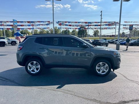 Used 2023 Jeep Compass Latitude image 4