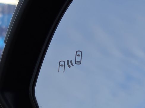 Used 2022 Toyota Tacoma TRD Sport w/ Technology Package image 10