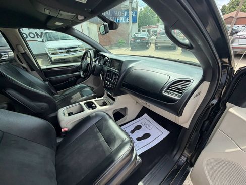 Used 2019 Dodge Grand Caravan SXT FWD image 10