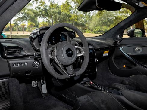 Used 2023 McLaren Artura image 59