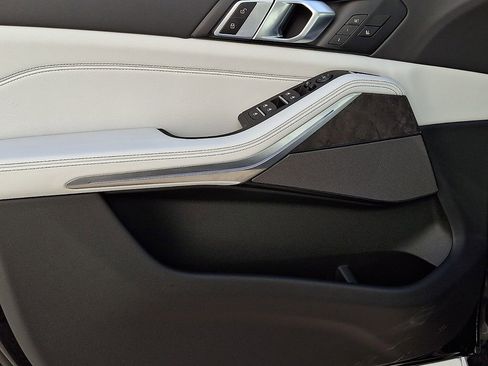 Used 2026 BMW X5 xDrive40i w/ Climate Comfort Package image 13