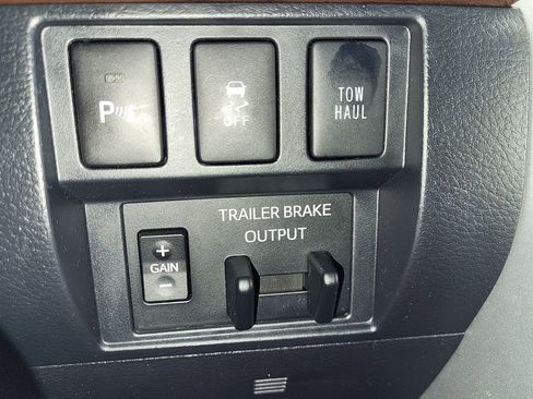 Used 2018 Toyota Tundra Limited w/ Limited Premium Package AWD/4WD image 32