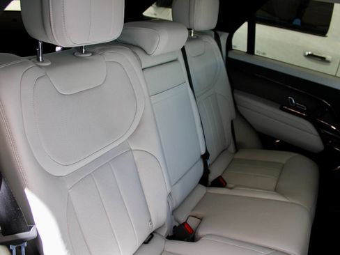 Used 2024 Land Rover Range Rover Sport SE image 16