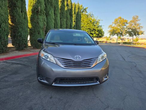 Used 2013 Toyota Sienna L w/ Towing Pkg FWD image 52