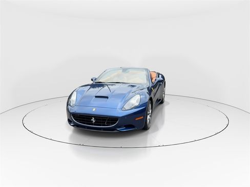 Used 2013 Ferrari California Base image 3