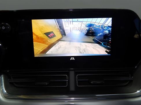 Used 2025 Chevrolet Trax LT w/ LT Convenience Package image 29