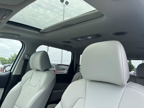 Used 2025 Kia Telluride EX w/ EX Captain's Chair Package AWD/4WD image 37