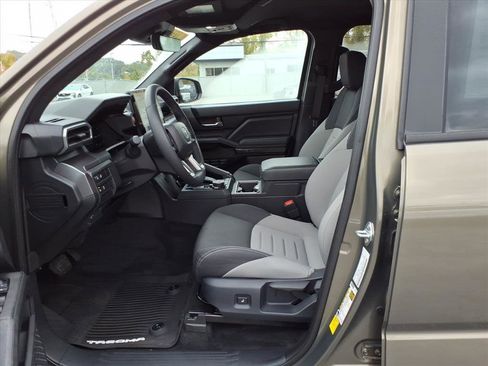 Used 2025 Toyota Tacoma SR5 image 9