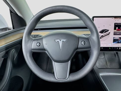 Used 2023 Tesla Model Y Long Range AWD/4WD image 17