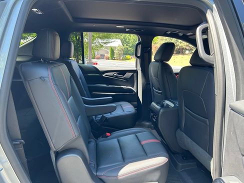 Used 2026 Chevrolet Traverse RS FWD image 54