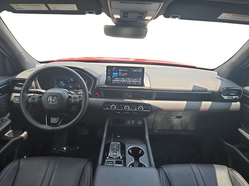 Used 2025 Honda Pilot Black Edition image 9