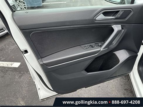 Used 2020 Volkswagen Tiguan SE w/ Panoramic Sunroof Package image 16