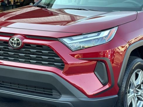 Used 2025 Toyota RAV4 XLE w/ Convenience Package AWD/4WD image 12
