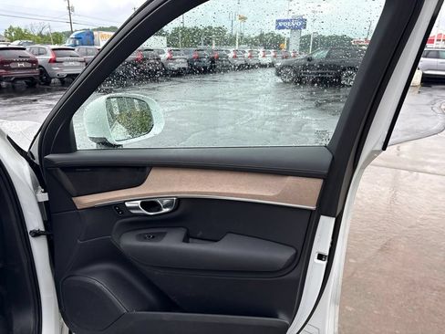 Used 2025 Volvo XC90 T8 Plus w/ Protection Package Premier AWD/4WD image 30